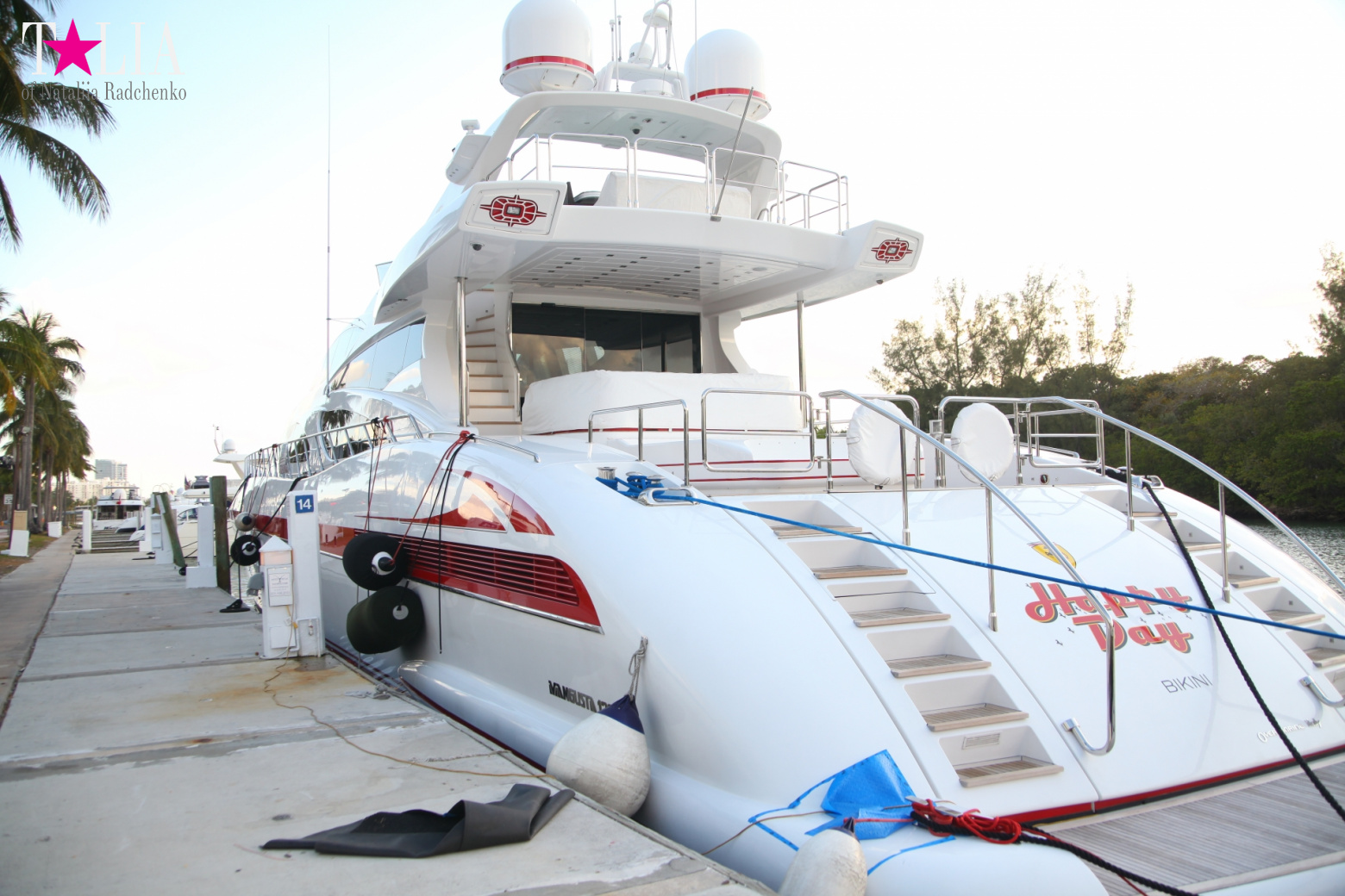 Yachts, Palms, Bay - The promenade of Middle Miami Beach, Collins Avenue